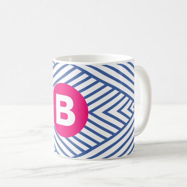 Mug Motif rayé bleu abstrait avec monogramme rose (Devant droit)
