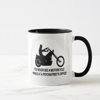 Mug Moto garée en dehors du bureau d'un psychiatre
