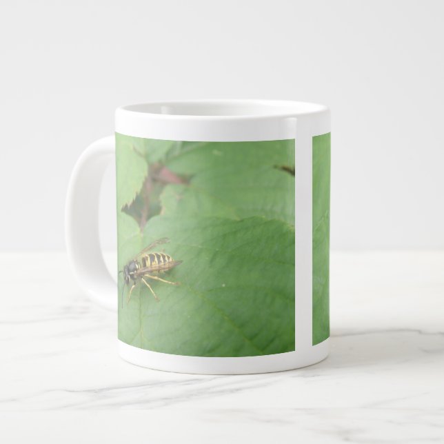 Mug Mouche volante sur une feuille (Devant gauche)