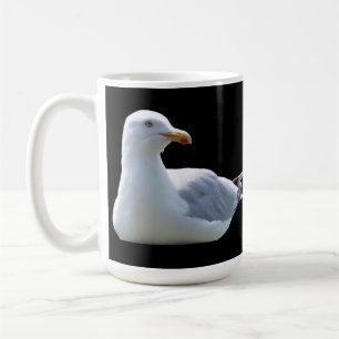 Mug Mouette Relâchée Se Reposant Fond Noir Propre