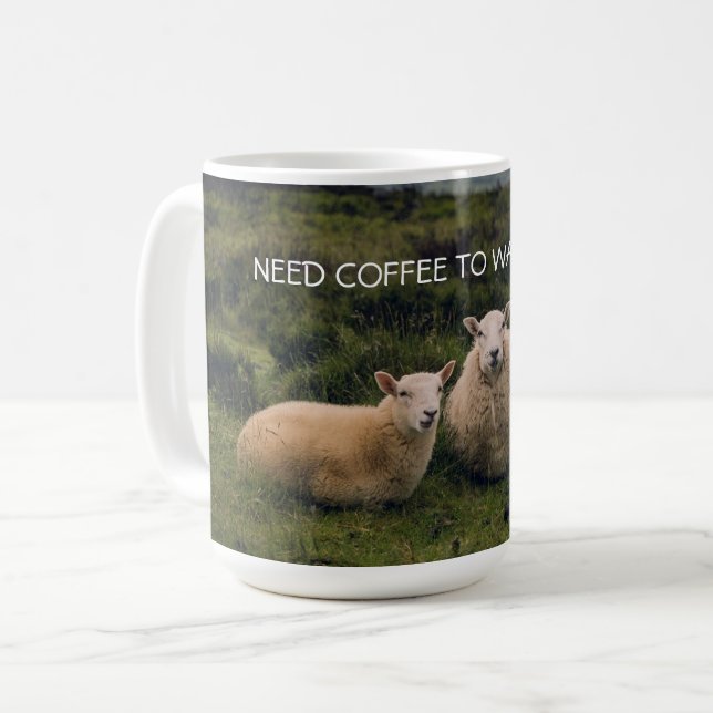 Mug Moutons personnalisés dans un champ (Devant gauche)