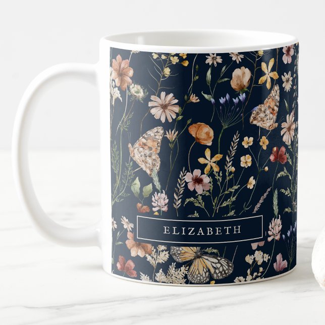Mug Mugue Fleurie Monogramme Bleu Marine (Navy Blue Monogram Floral Coffee Mug by Painted Paperie
)