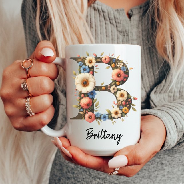 Mug Mugue monogramme initiale de fleurs sauvages perso (floral mothers day mug, custom floral mug for her, birth month floral mug for women or moms,)
