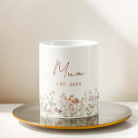 Mug Mum Établi Fleur sauvage Baby shower en terre cuit<br><div class="desc">Célébrez la beauté de la maternité avec notre "Mum Étabhed Fleur sauvage Terracotta Baby shower de café Mug." Construite avec amour et soin, cette tasse aux tons terre cuite est un rappel charmant du précieux voyage à venir. Le design fleur sauvage symbolise le lien unique et florissant entre la mère...</div>