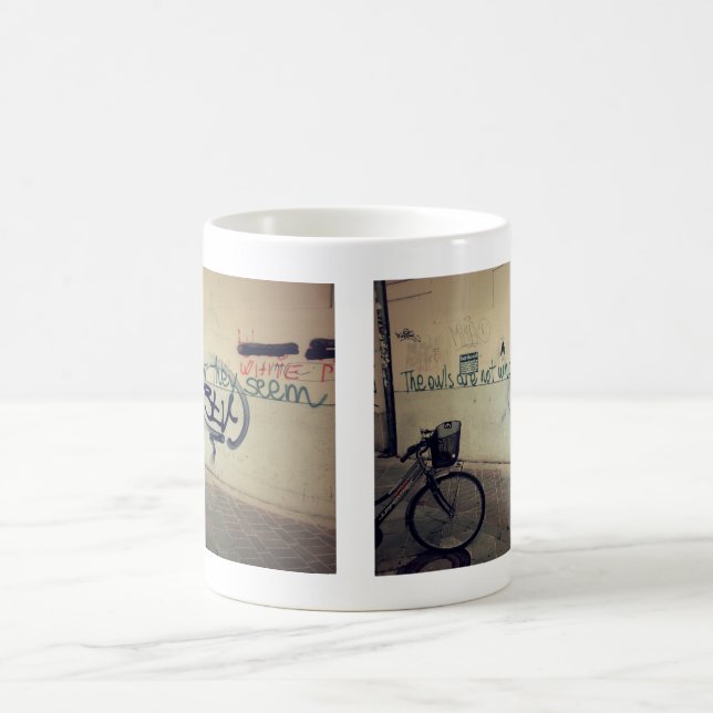 Mug Mur de graffiti - les hiboux ne sont pas ce qui (Centre)