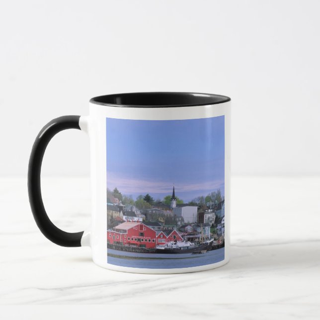 Mug N.A. Canada, Nouvelle-Écosse. Une vue de Lunenburg (Gauche)