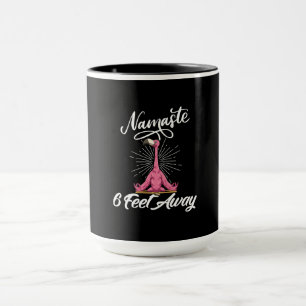 Mug Namaste 6 pieds loin Flamant rose Yoga Enseignants