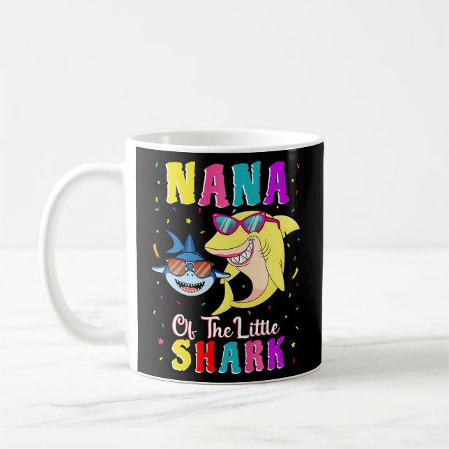 Mug Nana De La Petite Fête Du Requin De Petits Requins (Gauche)