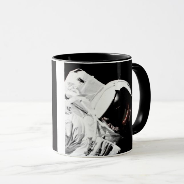 Mug NASA Apollo 17 Astronaute Noir et Blanc (Devant droit)