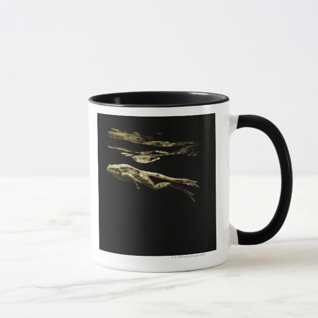 Mug natation de grenouille dans l'obscurité juste (Droite)