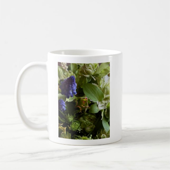 Mug Natural Blue Muscari and Greenery Floral Design (Gauche)