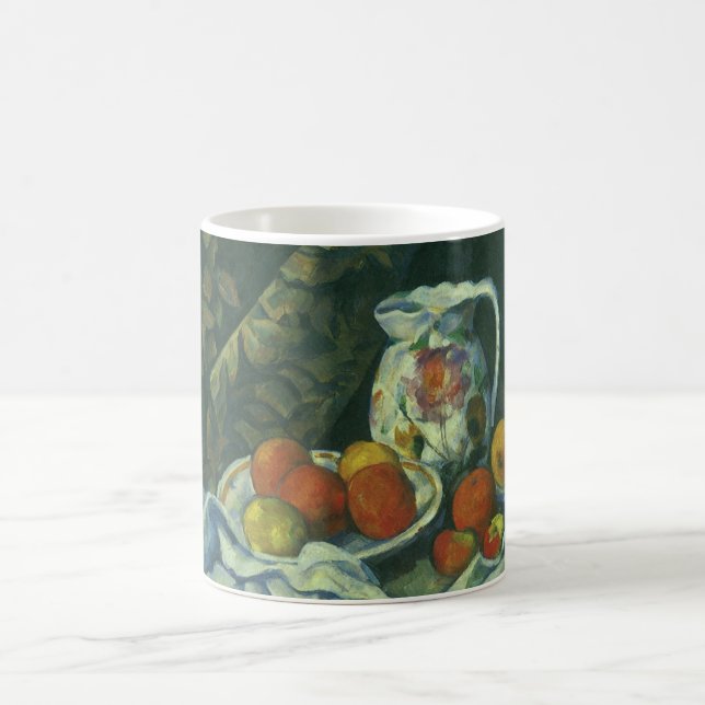 Mug Nature morte, rideau et pichet de Paul Cezanne (Centre)