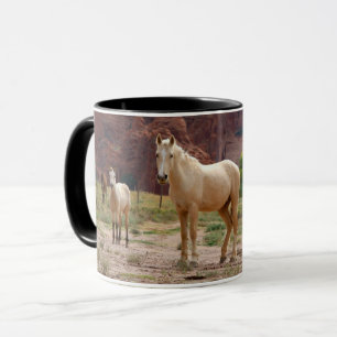 Mug Navajo Horses Run Free sur le Canyon Floor