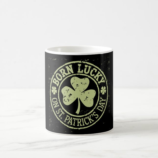 Mug Né Chanceux Le Jour De La Saint-Patrick Anniversai (Centre)
