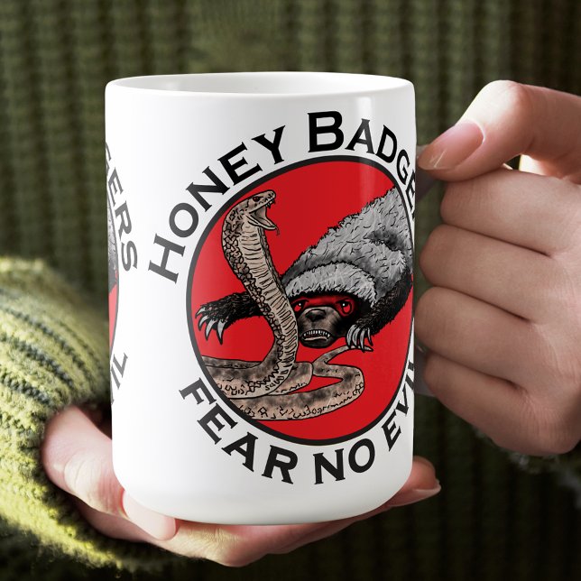 Mug Ne craignez aucun mal Badass Honey Badger Red Anim (Honey badgers Fear no evil Funny honey badger & snake badass animal quote coffee mug)