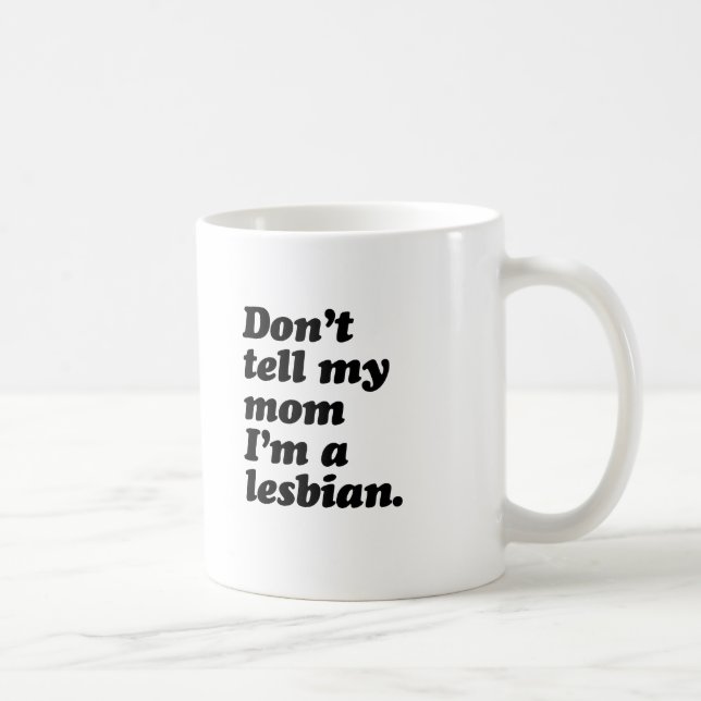 Mug NE DITES PAS À MA MÈRE QUE JE SUIS LESBIENNE -.png (Droite)