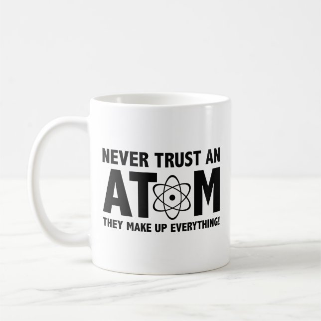 Mug Ne Fais Jamais Confiance À Un Atom. Ils Composent  (Gauche)