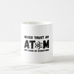 MUG NE FAITES JAMAIS CONFIANCE À UN ATOM