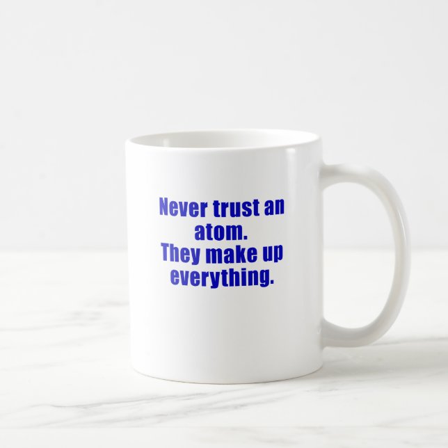 Mug Ne faites jamais confiance à un atome qu'ils (Droite)