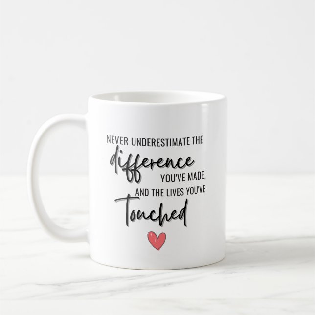 Mug Ne jamais sous-estimer la différence à la retraite (Gauche)