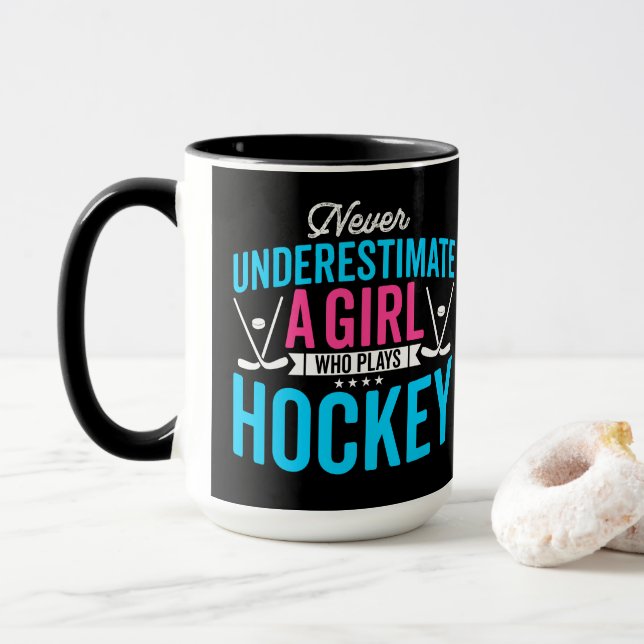 Mug Ne jamais sous-estimer le hockey féminin (Avec donut)