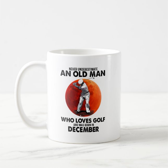 Mug Ne jamais sous-estimer Vieux Décembre Homme aime l (Gauche)