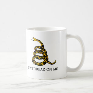 Mug ne marchez pas sur moi - le libertaire de drapeau