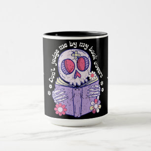 Mug Ne me juge pas par mes couvertures de livre. Référ