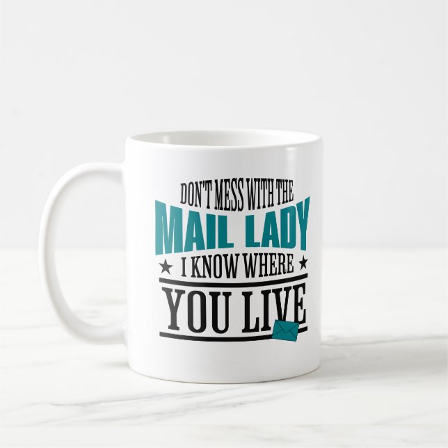 Mug Ne Mess Pas Avec La Mail Lady Je sais Où Vous Vive (Gauche)