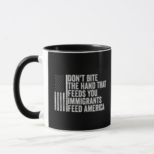 Mug Ne mords pas la main qui vous nourrit Américain