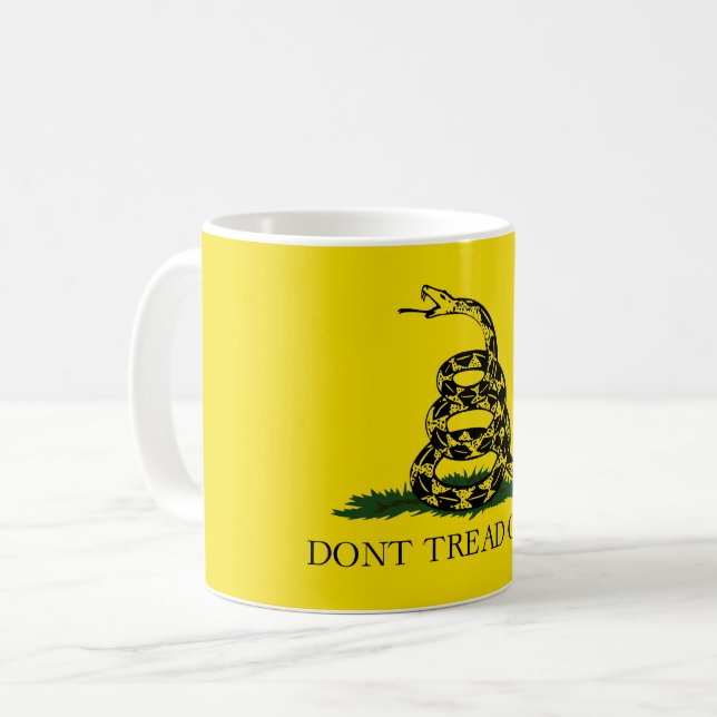 Mug Ne pas taper sur le drapeau de Me Gadsden (Devant gauche)