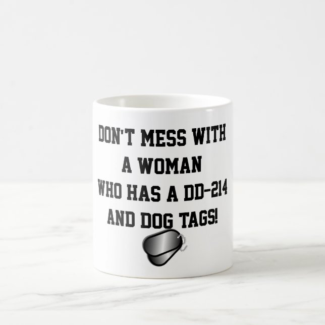 Mug "Ne salissez pas avec une femme qui a un DD-214… " (Centre)