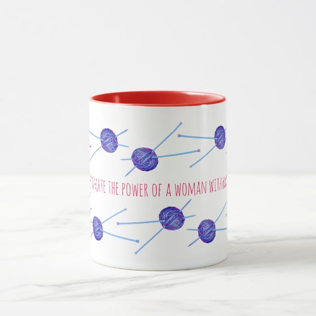 Mug Ne sous-estimez jamais le pouvoir d'une femme ... (Centre)