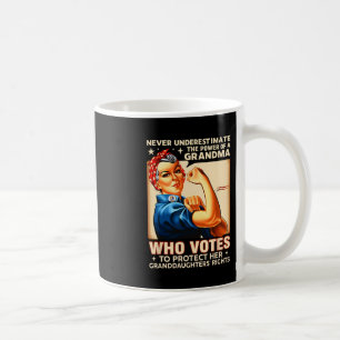 Mug Ne Sous-Estimez Jamais Le Pouvoir D'Une Grand-Mère