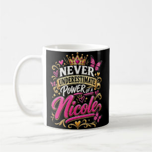 Mug Ne sous-estimez jamais le pouvoir d'une Nicole