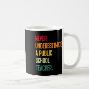 Mug Ne sous-estimez jamais un professeur d'école publi