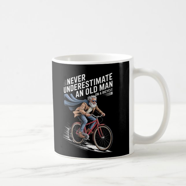 Mug Ne sous-estimez jamais un vieil homme à vélo (Droite)