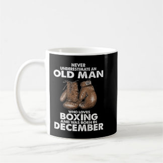 Mug Ne sous-estimez jamais un vieil homme qui aime la