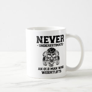 Mug Ne sous-estimez jamais un vieil homme qui fait de