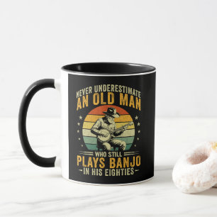 Mug Ne sous-estimez jamais un vieil homme qui joue du