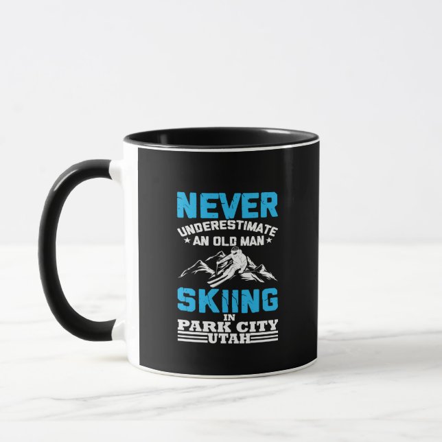 Mug Ne sous-estimez jamais un vieil homme skier dans l (Gauche)