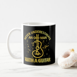 Mug Ne Sous-Estimez Jamais Un Vieux Homme Une Guitare