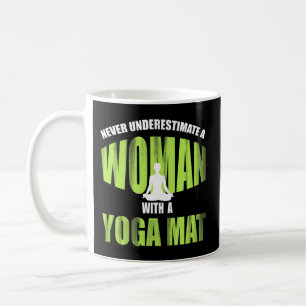 Mug Ne Sous-Estimez Jamais Une Femme Avec Un Mat De Yo