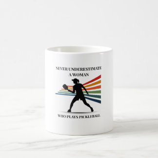 Mug Ne sous-estimez jamais une femme qui joue au pickl