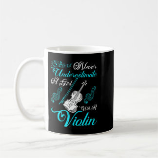 Mug Ne sous-estimez jamais une fille avec un cadeau de