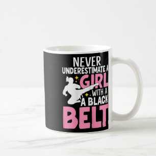 Mug Ne Sous-Estimez Jamais Une Fille Avec Une Ceinture