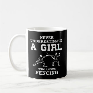 Mug Ne Sous-Estimez Jamais Une Fille Qui Aime Faire De