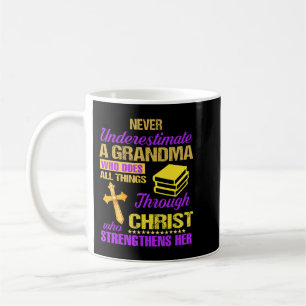 Mug Ne Sous-Estimez Jamais Une Grand-Mère Qui Fait Tou