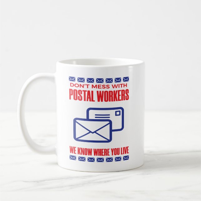 Mug Ne vous gênez pas avec le travailleur postal Funny (Gauche)