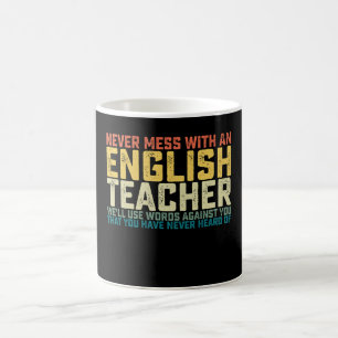 Mug Ne vous mêlez jamais d'un professeur d'anglais Nou